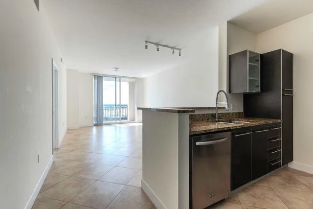 CityPlace South Tower Unit 1718 photo 4