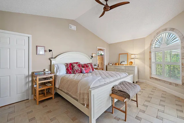 Residence photo 8