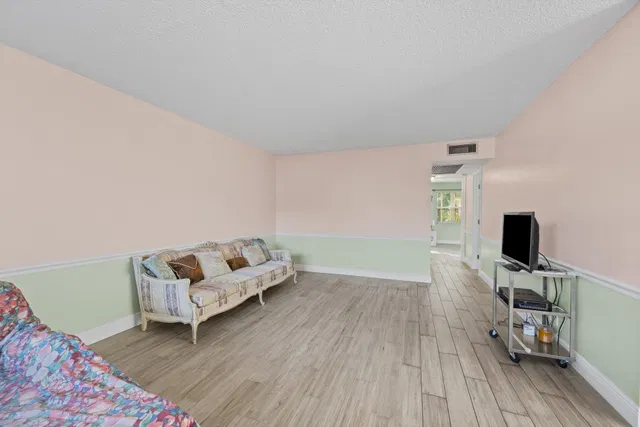 Residence photo 6