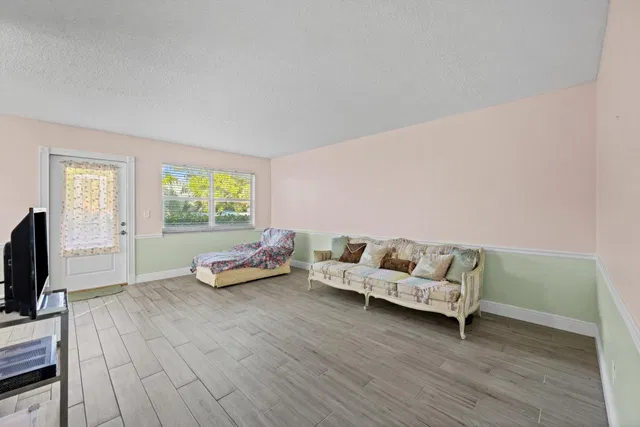 Residence photo 8