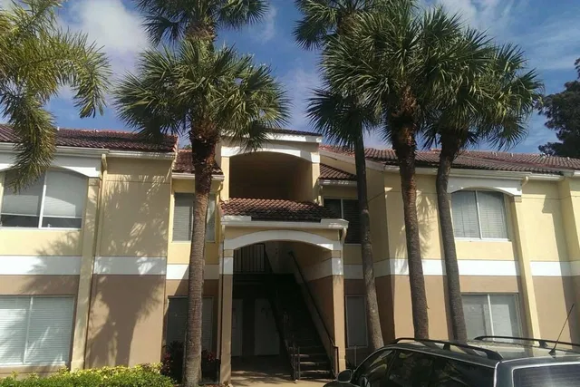 Unit 15-204 photo 2