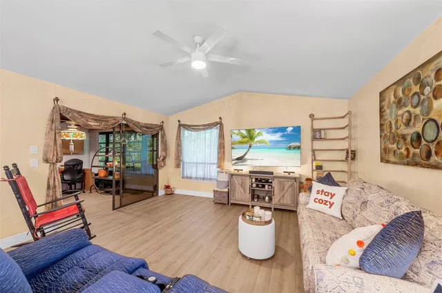 Residence photo 19