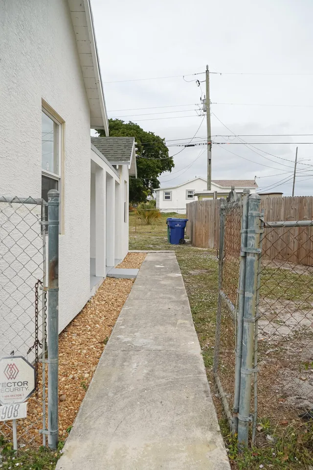  Residence photo 6