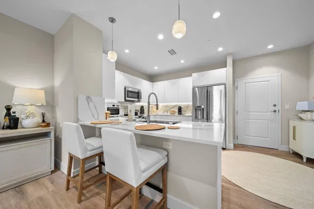 Unit 205 photo 6
