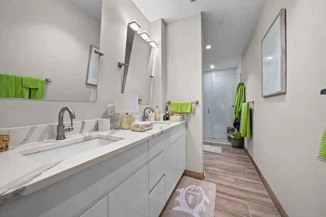 Unit 205 photo 19
