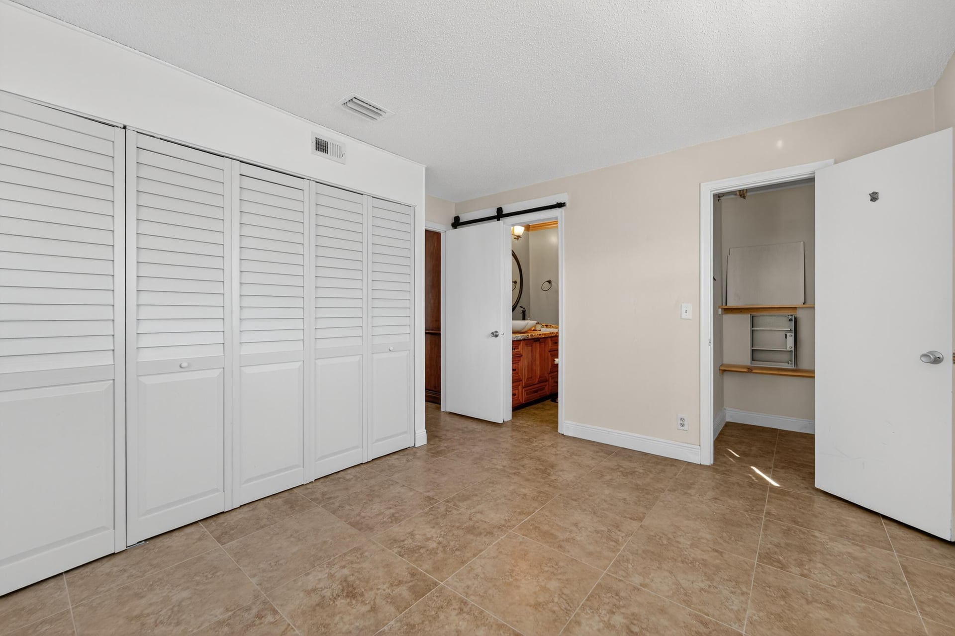Residence photo 34