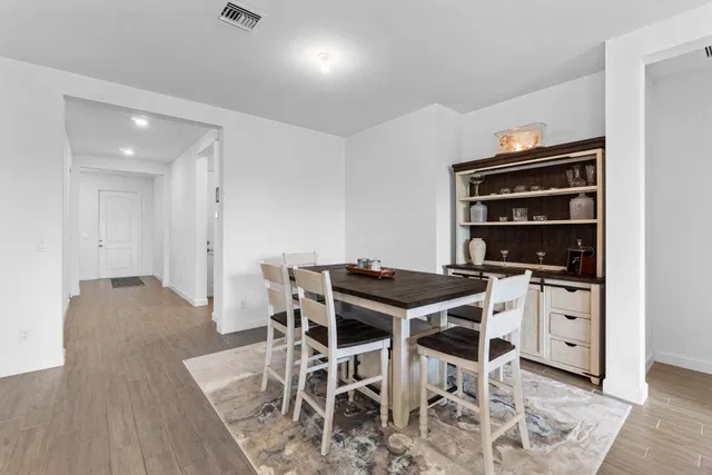 Residence photo 3
