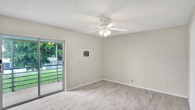 Residence photo 3