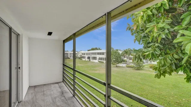 Residence photo 9