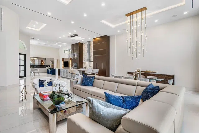 Woodfield Country Club Residence photo 9
