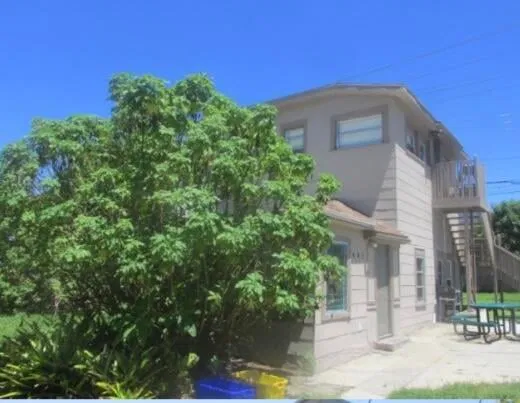 Residence photo 3