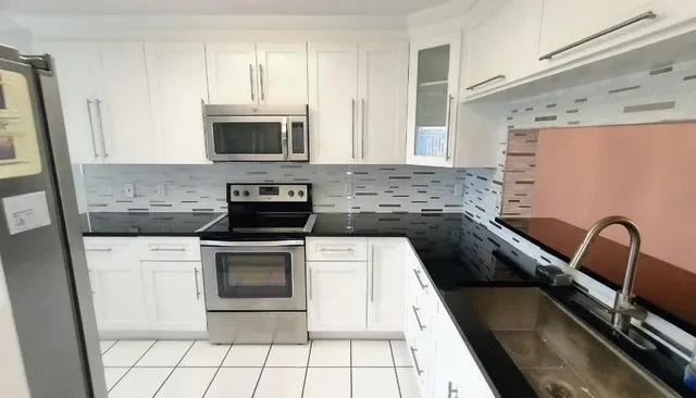 Unit 413 photo 2