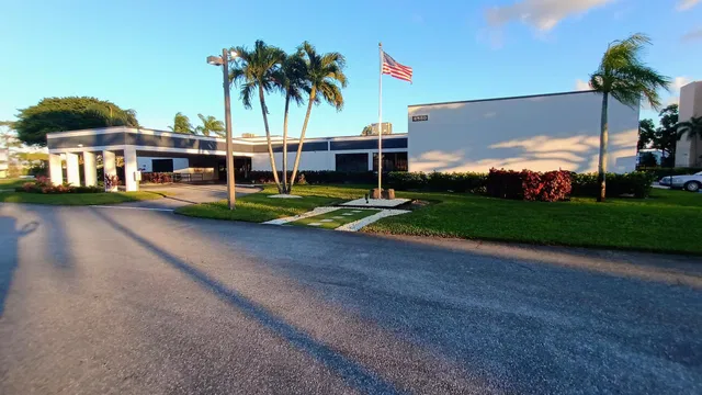 Unit 413 photo 12