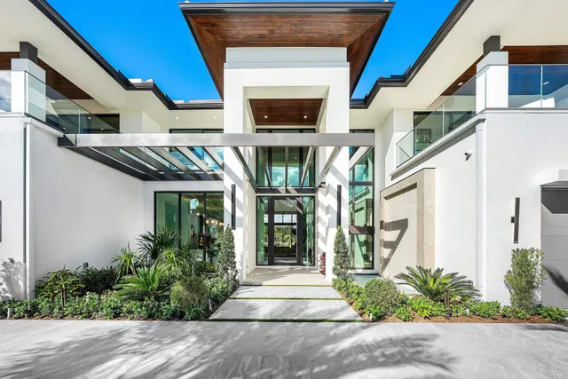 Royal Palm Yacht and Country Club Residence photo 4