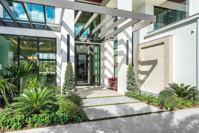 Royal Palm Yacht and Country Club Residence photo 7