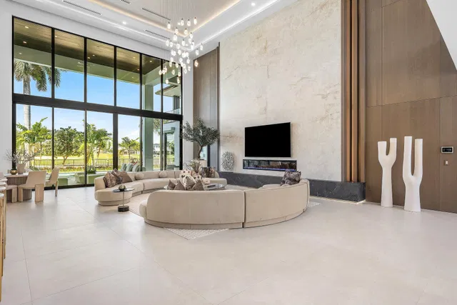 Royal Palm Yacht and Country Club Residence photo 10
