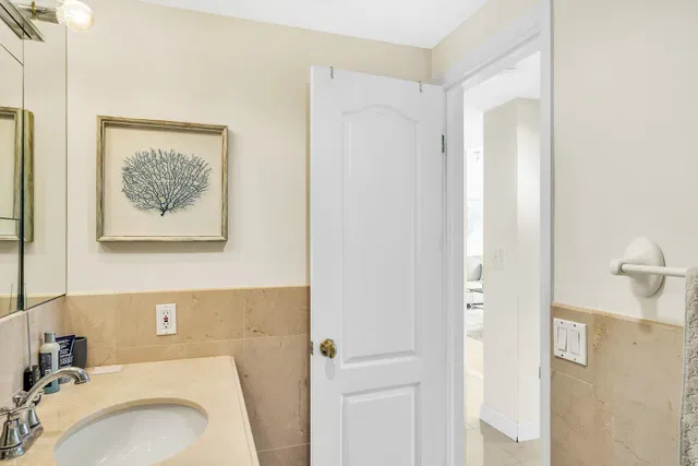  Unit 402 photo 34