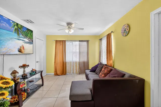 West Palm Beach Residence photo 3