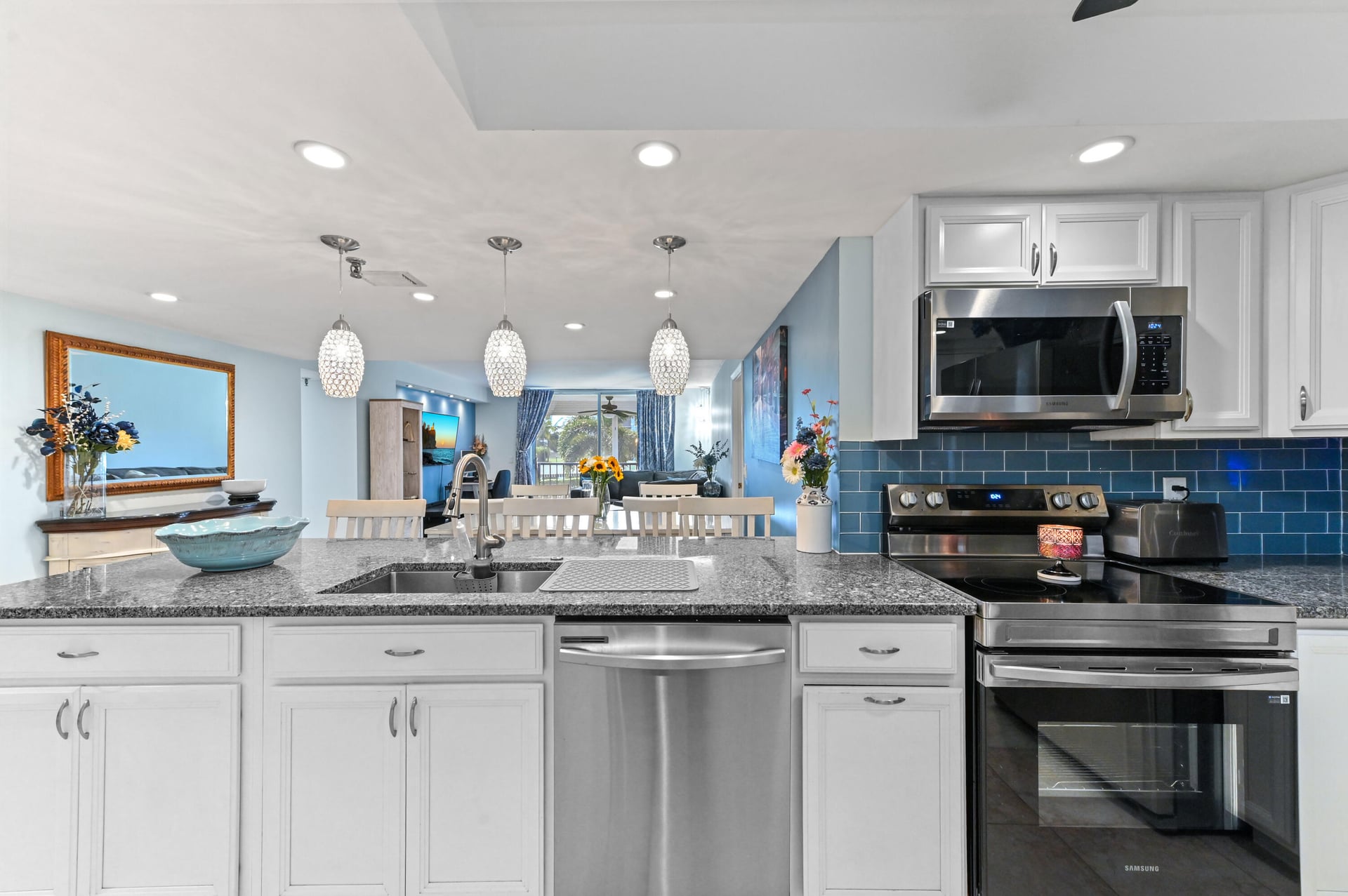 Unit 207 photo 8
