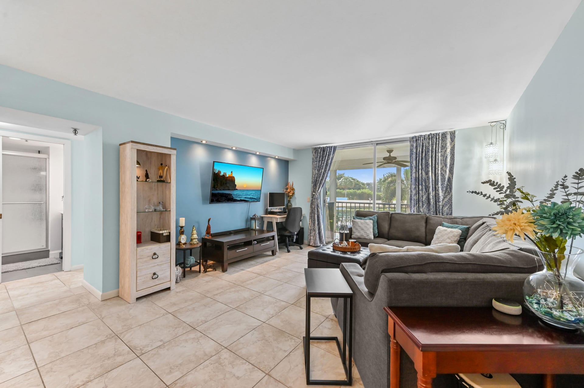 Unit 207 photo 17