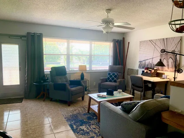  Residence photo 5