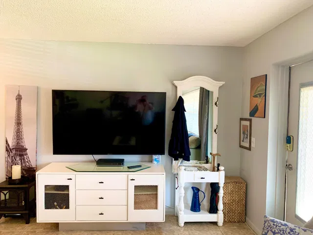  Residence photo 9