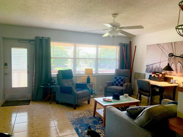  Residence photo 12