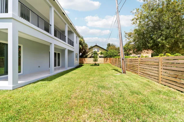 Residence photo 64