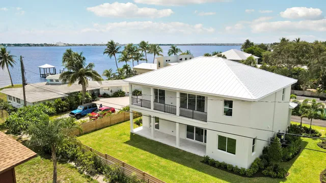 Residence photo 2