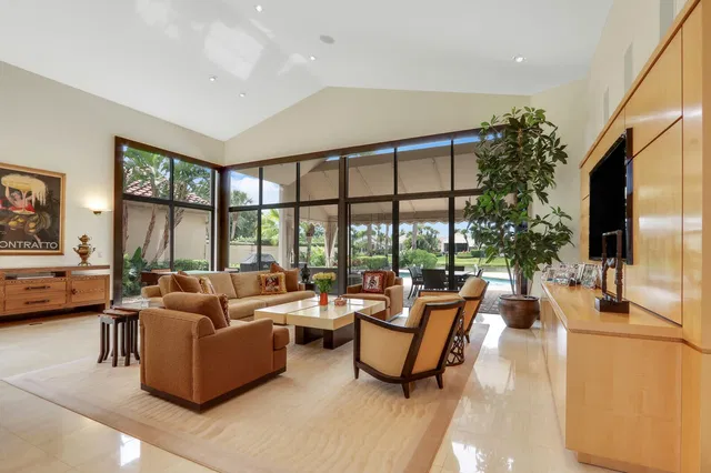 Frenchman's Creek Residence photo 13