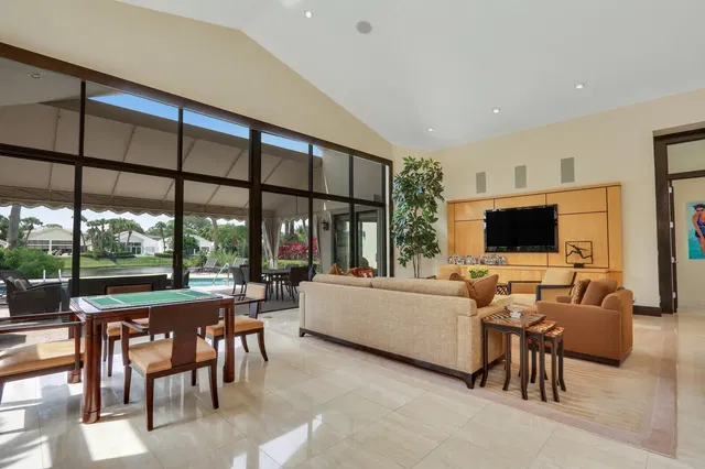 Frenchman's Creek Residence photo 15