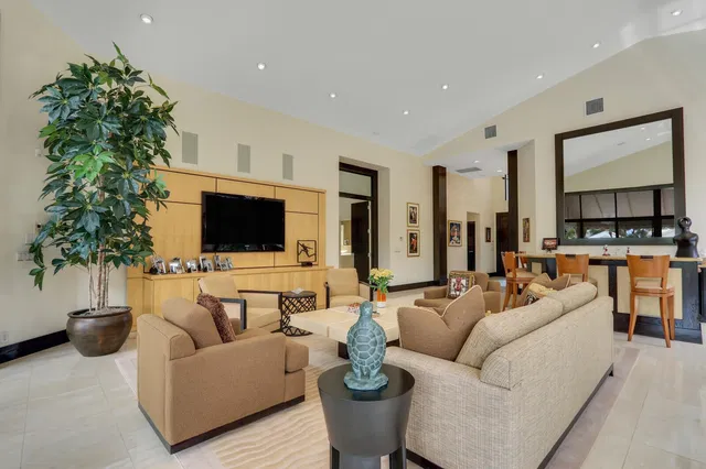 Frenchman's Creek Residence photo 17