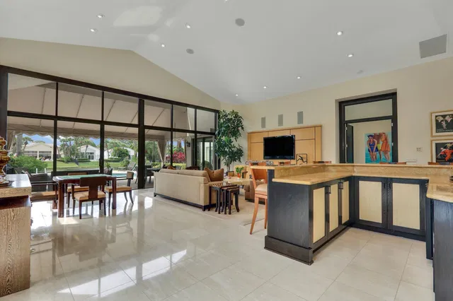 Frenchman's Creek Residence photo 23