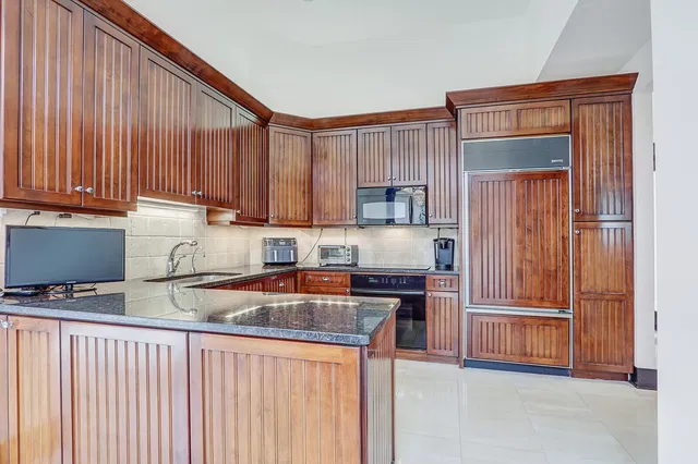 Frenchman's Creek Residence photo 27