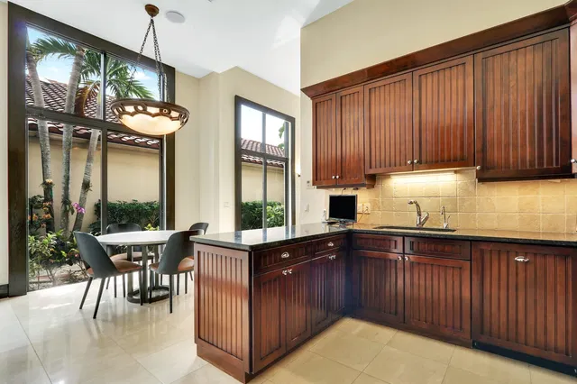 Frenchman's Creek Residence photo 29