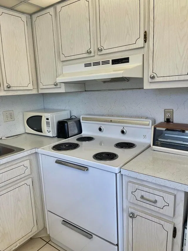 Unit 205 photo 7