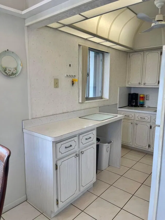 Unit 205 photo 8