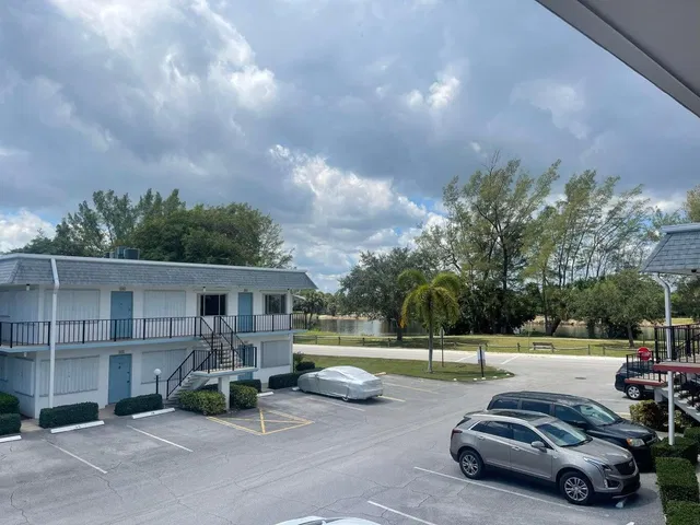 Unit 205 photo 18