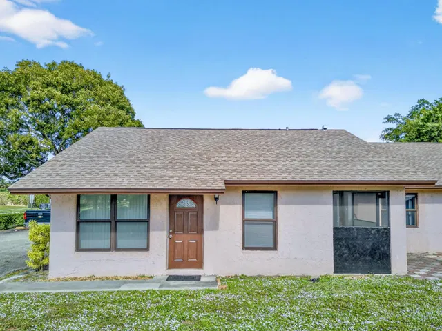Residence photo 3