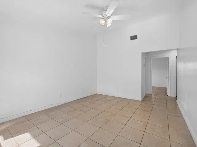 Residence photo 5