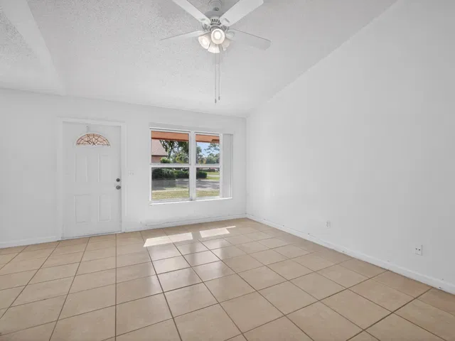 Residence photo 6