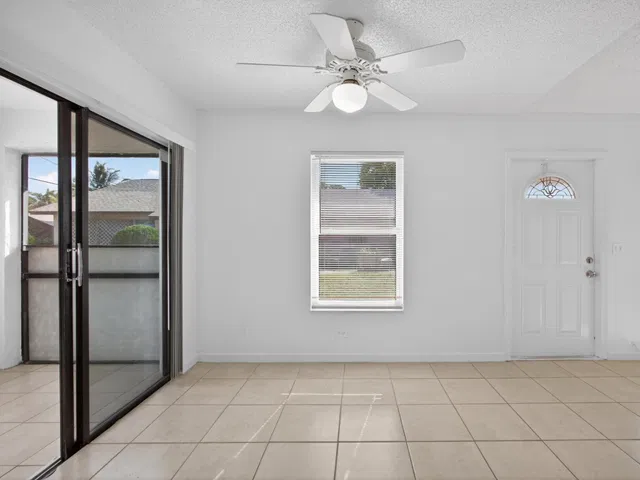Residence photo 12
