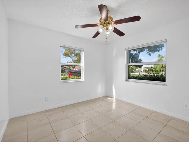 Residence photo 17