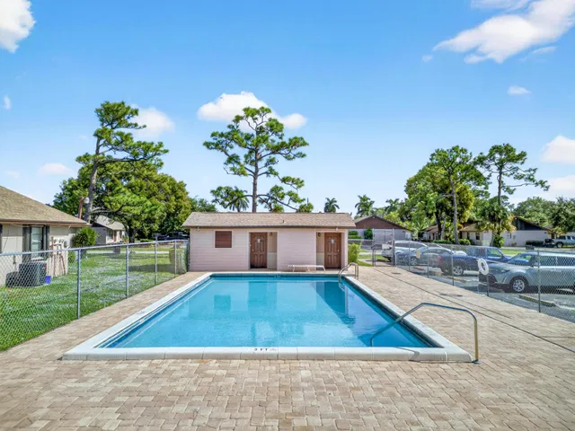 Residence photo 32