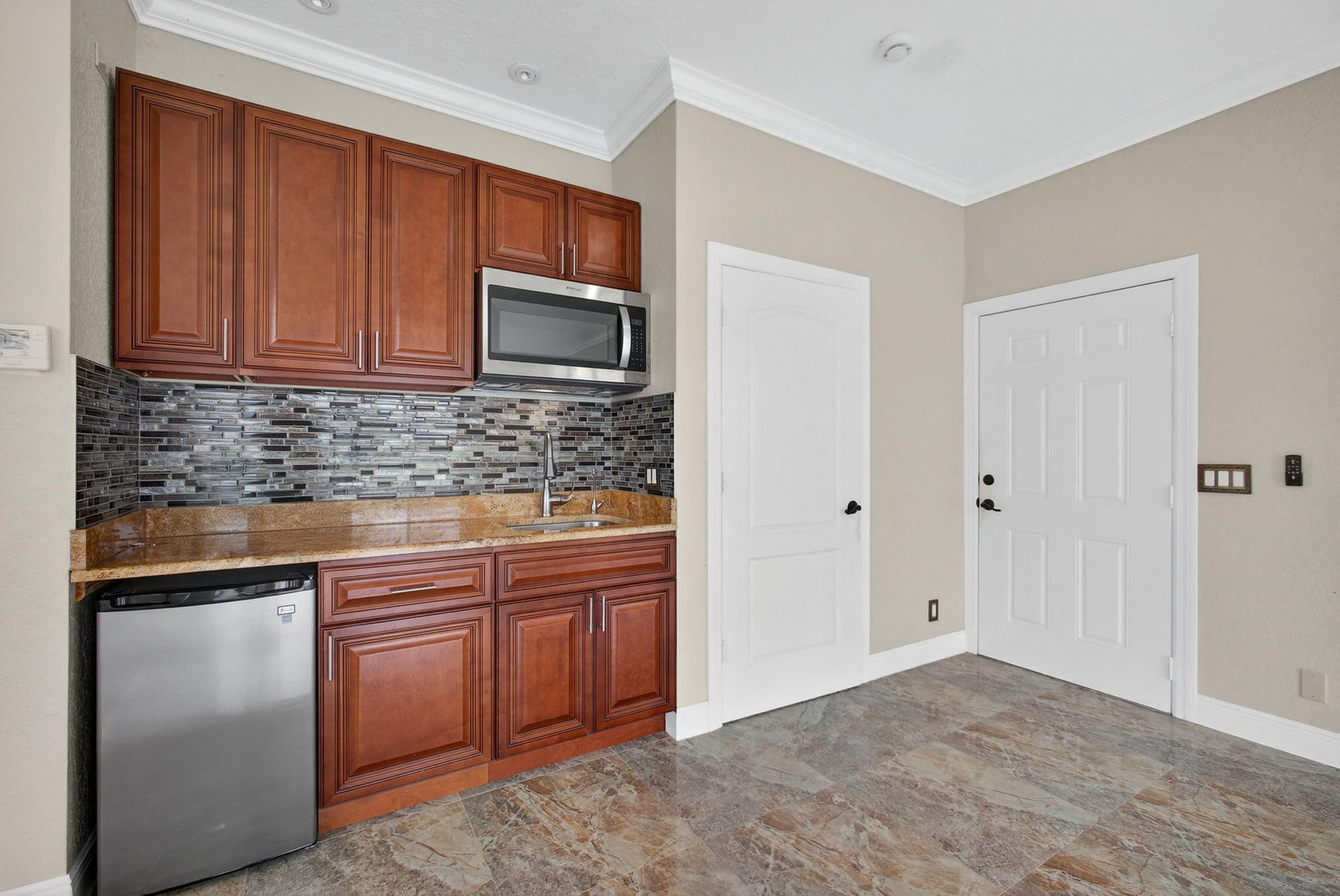 Residence photo 64