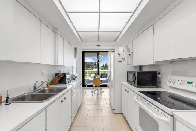 The Meridian Unit 103s photo 13