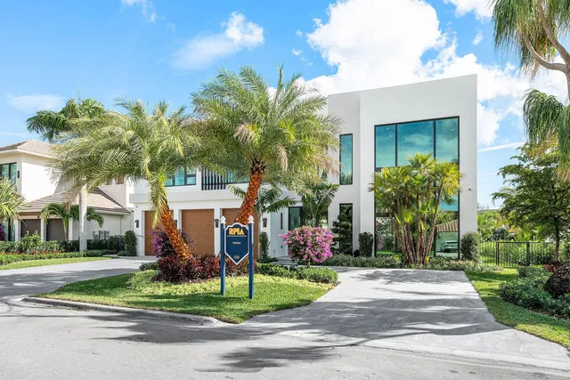 Royal Palm Yacht and Country Club Residence photo 4