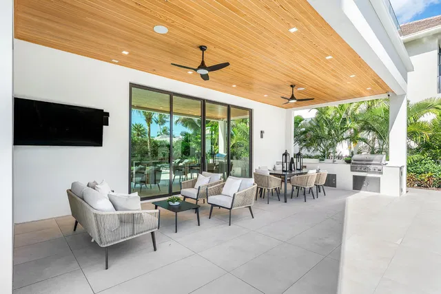 Royal Palm Yacht and Country Club Residence photo 25