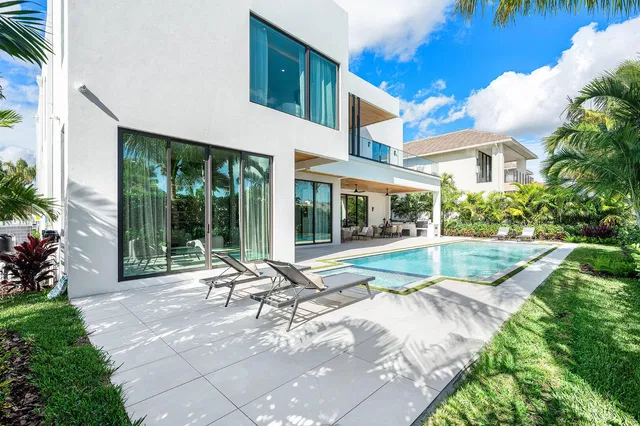 Royal Palm Yacht and Country Club Residence photo 29
