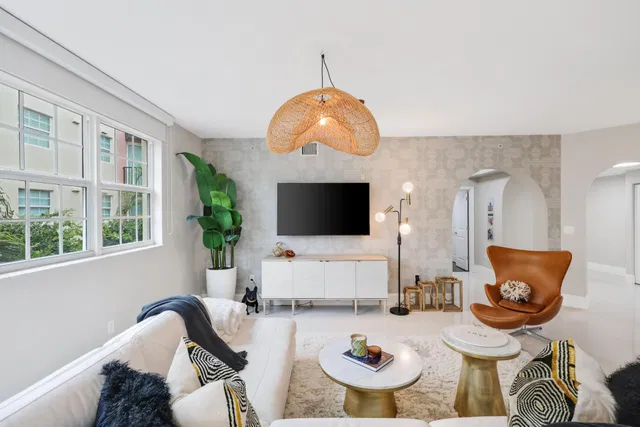The Astor Unit 411 photo 11